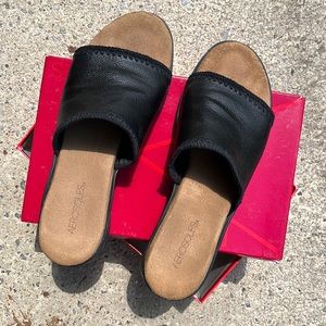 Women’s Aerosoles - Leather Black Sandals - Size 11B - gently worn, like new